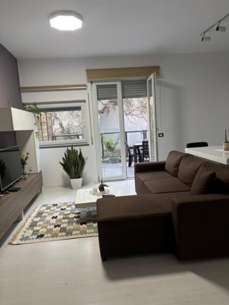 Tirane, jepet me qera apartament 1+1 Kati 3, 80 m² 600 € (Rruga Selite e Vjeter)