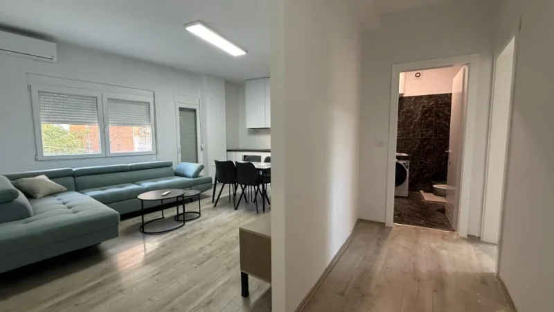 Tirane, jepet me qera apartament 2+1+Ballkon Kati 1, 90 m² 800 € (Rruga e Kavajes)