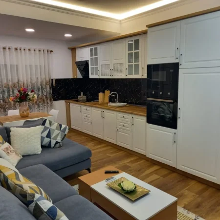 Tirane, jepet me qera apartament 1+1+Ballkon Kati 2, 70 m² 750 € (Stadiumi dinamo)