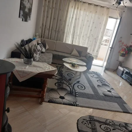 Pogradec, shitet apartament 1+1+Ballkon Kati 4, 77 m² 100.000 € (Rruga rinia)