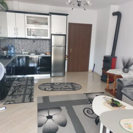 Pogradec, shitet apartament 1+1+Ballkon Kati 4, 77 m² 100.000 € (Rruga rinia)