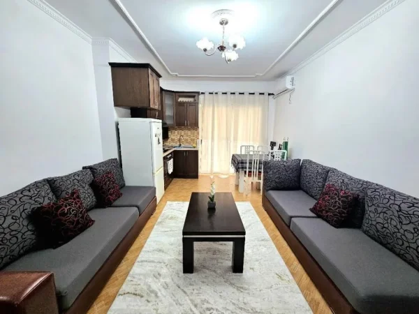 Tirane, jepet me qera apartament 2+1 Kati 5, 400 € 