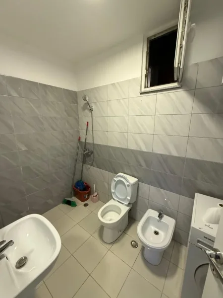 Tirane, jepet me qera apartament 2+1 Kati 4, 115 m² 500 € 