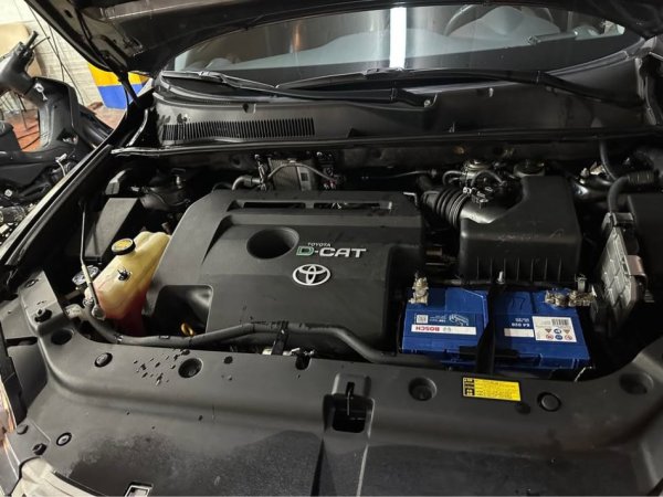 Tirane, shes SUV Toyota Rav4 Nafte, gri e erret automatik Klima 119.000 km 13.000 €