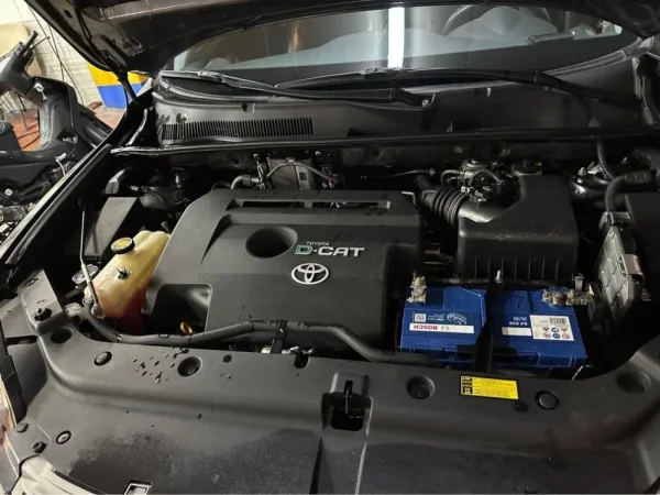 Tirane, shes SUV Toyota Rav4 Nafte, gri e erret automatik Klima 119.000 km 13.000 €