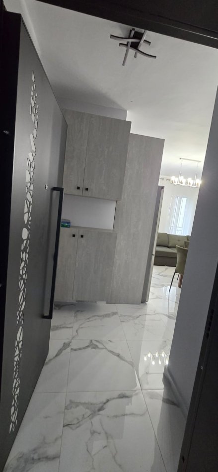 Tirane, jepet me qera apartament 2+1+Ballkon Kati 3, 80 m² 620 € (Liqeni i Thate/Rr.Hamdi Sina)