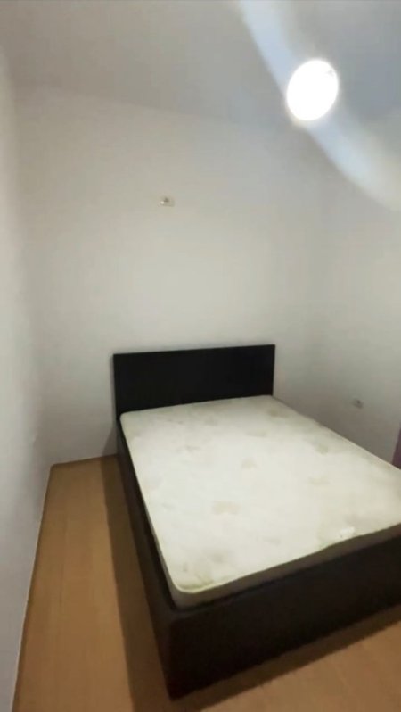 Tirane, jepet me qera apartament 1+1 Kati 2, 60 m² 500 € (Liqeni i Thate/Rr.Peti)