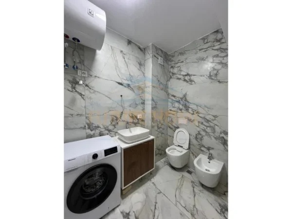 Tirane, jepet me qera apartament 2+1 Kati 2, 78 m² 600 € 