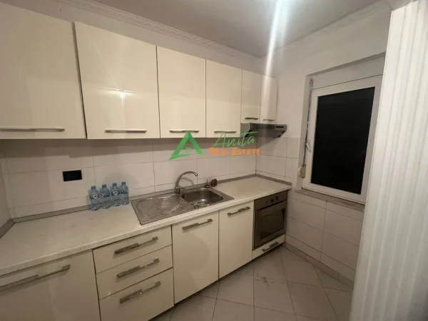 Tirane, jepet me qera apartament 1+1 Kati 1, 58 m², 27000 Leke (Ali Demi)
