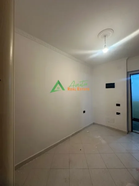 Tirane, jepet me qera apartament 1+1 Kati 1, 58 m², 27000 Leke (Ali Demi)