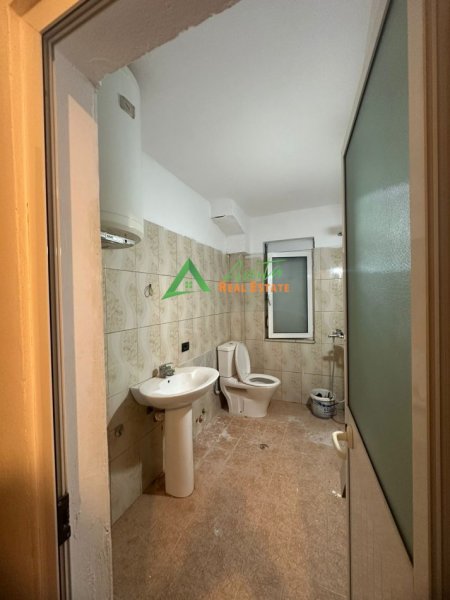 Tirane, jepet me qera apartament 1+1 Kati 1, 58 m², 27000 Leke (Ali Demi)