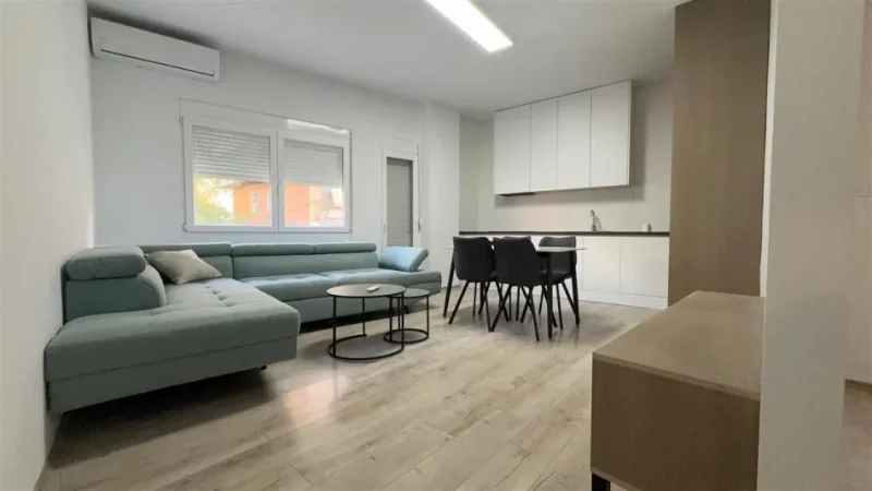 Shqiperi, jepet me qera apartament 2+1 Kati 5, 85 m² 800 € (RRUGA KAVAJES)