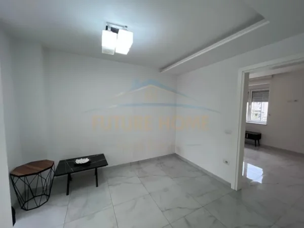 Tirane, jepet me qera apartament 2+1+Ballkon Kati 2, 72 m² 650 € (Bulevardi zogu i I)