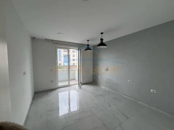 Tirane, jepet me qera apartament 2+1+Ballkon Kati 2, 72 m² 650 € (Bulevardi zogu i I)