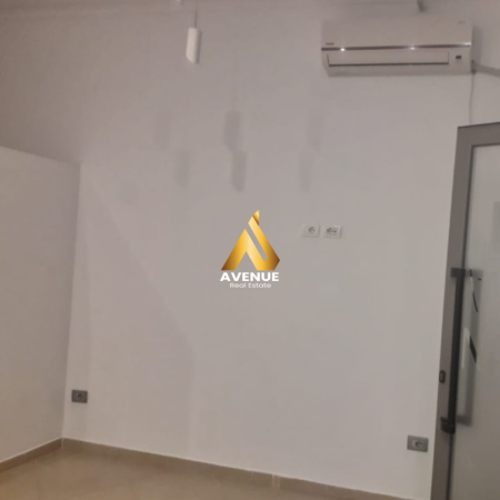 Tirane, jepet me qera dyqan Kati 0, 30 m² 300 € (KINOSTUDIO)