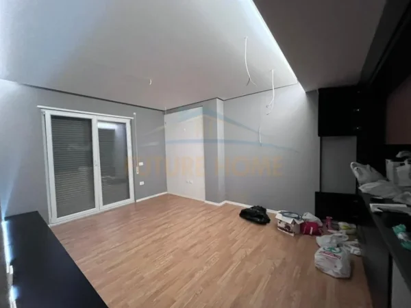 Tirane, jepet me qera apartament 2+1 Kati 3, 83 m² 800 € (Qender)