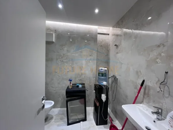 Tirane, jepet me qera apartament 2+1 Kati 3, 83 m² 800 € (Qender)