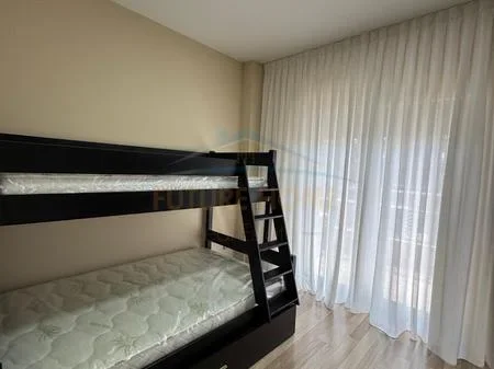 Tirane, jepet me qera apartament 2+1+Ballkon Kati 6, 131 m² 1.100 € (Zogu i Zi)