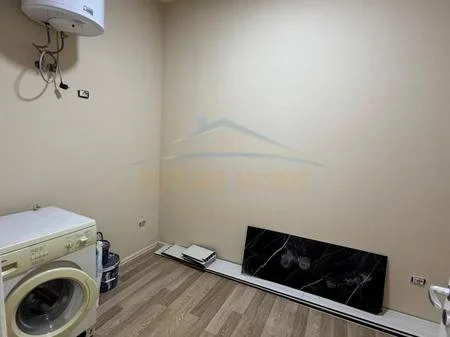 Tirane, jepet me qera apartament 2+1+Ballkon Kati 6, 131 m² 1.100 € (Zogu i Zi)