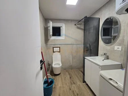 Tirane, shitet apartament 2+1+Ballkon Kati 2, 53 m² 149.000 € (Materniteti i Ri)