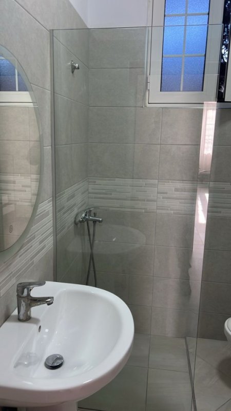 📍 Jepet me Qera Super Hyrje Private – Poshtë Spitalit Amerikan 2 ....400 €