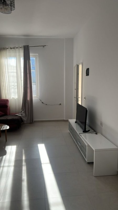 📍 Jepet me Qera Super Hyrje Private – Poshtë Spitalit Amerikan 2 ....400 €