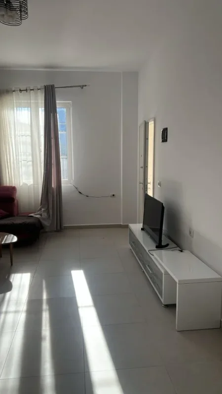 📍 Jepet me Qera Super Hyrje Private – Poshtë Spitalit Amerikan 2 ....400 €