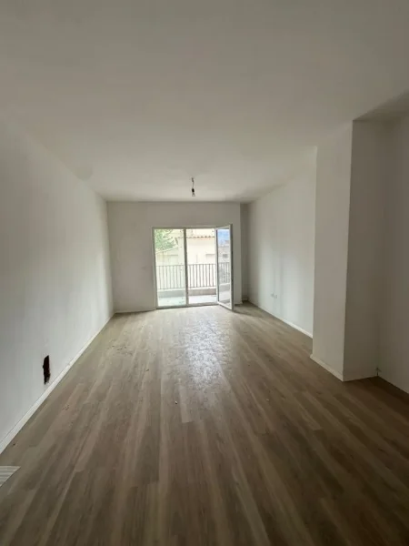 Tirane, shitet apartament 1+1+Ballkon Kati 1, 72 m² 129.000 € (Kompleksi Aura)