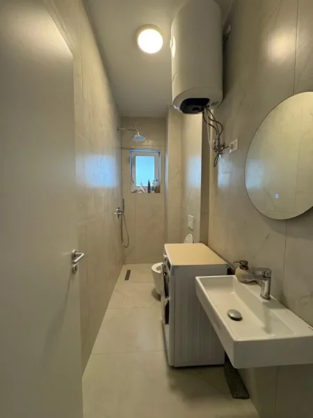 Tirane, jepet me qera apartament 1+1 Kati 3, 55 m² 490 € (Tek kompleksi Oxa)