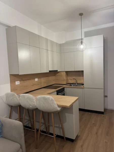 Tirane, jepet me qera apartament 1+1 Kati 3, 55 m² 490 € (Tek kompleksi Oxa, Fresku)