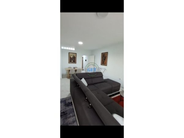 Durres, jepet me qera apartament 3+1 Kati 8, 80 m² 600 € (Qendra Tregtare Galaktik)