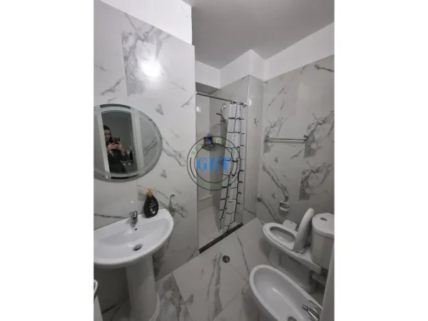 Durres, jepet me qera apartament 3+1 Kati 8, 80 m² 600 € (Qendra Tregtare Galaktik)