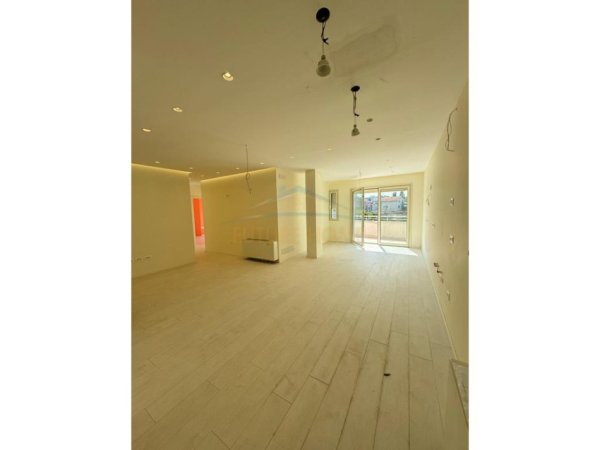 Tirane, shitet apartament duplex 3+1+Ballkon Kati 5, 146 m² 180.000 € 