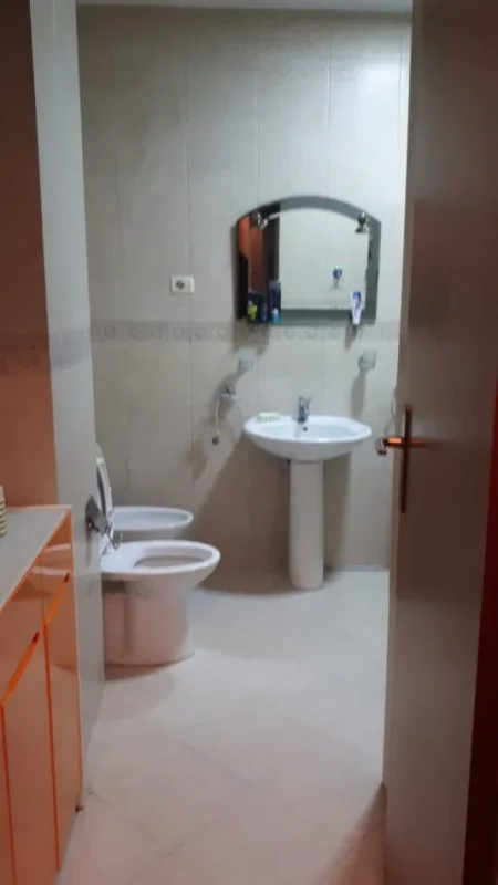 Tirane, jepet me qera apartament 1+1 Kati 9, 