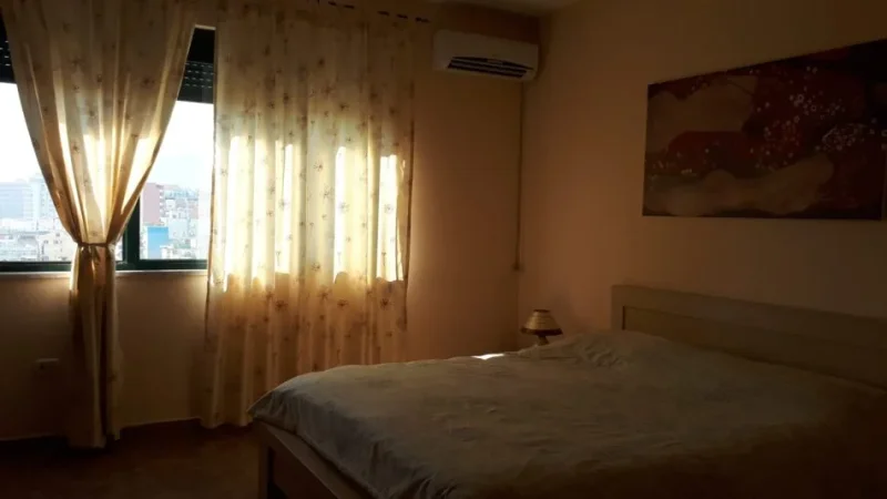 Tirane, jepet me qera apartament 1+1 Kati 9, 