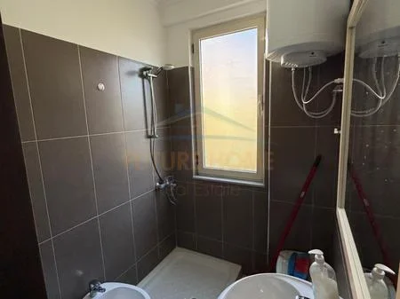 Tirane, jepet me qera apartament 1+1 Kati 3, 52 m² 400 € (Fresk)