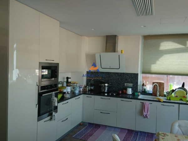 Tirane, jepet me qera apartament 2+1+Ballkon Kati 7, 110 m² 832 € 