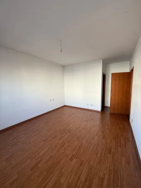 Tirane, shitet apartament 2+1 , 130 m² 230.000 € (Mbikalimi i Kristalit)