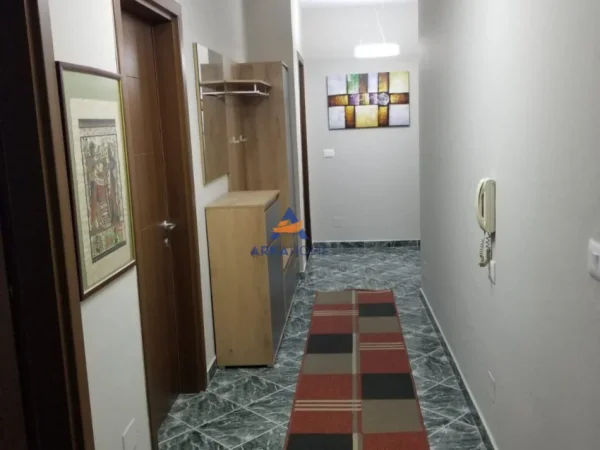 Tirane, jepet me qera apartament 2+1+Ballkon Kati 1, 106 m² 600 € 