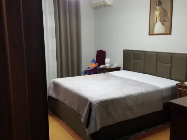 Tirane, jepet me qera apartament 2+1+Ballkon Kati 1, 106 m² 600 € 