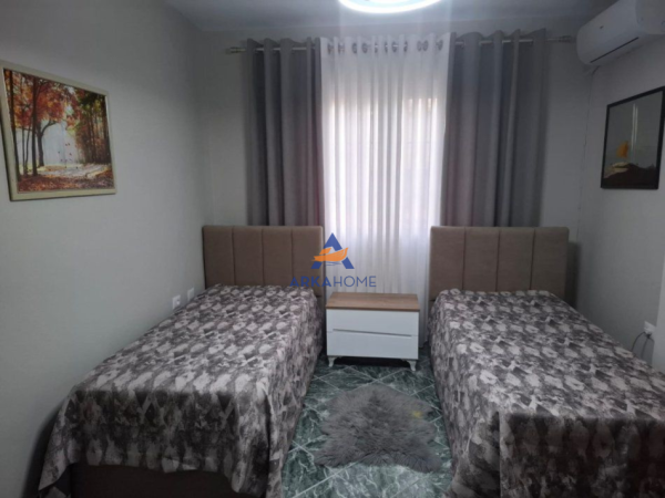 Tirane, jepet me qera apartament 2+1+Ballkon Kati 1, 106 m² 600 € 