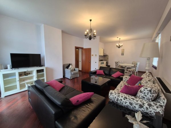 Tirane, jepet me qera apartament 2+1+Ballkon Kati 7, 130 m² 1.300 € (SHESHI WILLSON)