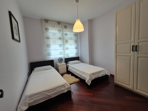 Tirane, jepet me qera apartament 2+1+Ballkon Kati 7, 130 m² 1.300 € (SHESHI WILLSON)