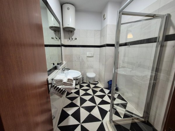 Tirane, jepet me qera apartament 2+1+Ballkon Kati 7, 130 m² 1.300 € (SHESHI WILLSON)