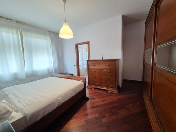 Tirane, jepet me qera apartament 2+1+Ballkon Kati 7, 130 m² 1.300 € (SHESHI WILLSON)