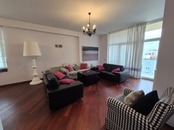 Tirane, jepet me qera apartament 2+1+Ballkon Kati 7, 130 m² 1.300 € (SHESHI WILLSON)