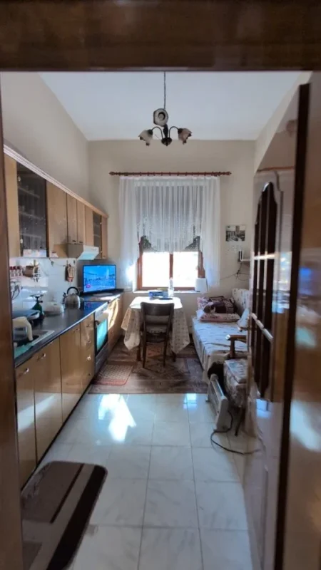 Tirane, jepet me qera apartament 3+1+Ballkon Kati 4, 95 m² 1.200 € (Bulevardi Gjergj Fishta)