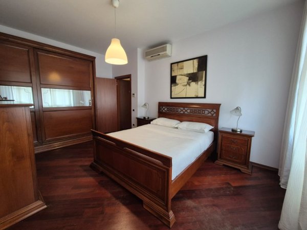 Tirane, jepet me qera apartament 2+1+Ballkon Kati 7, 130 m² 1.300 € (SHESHI WILLSON)