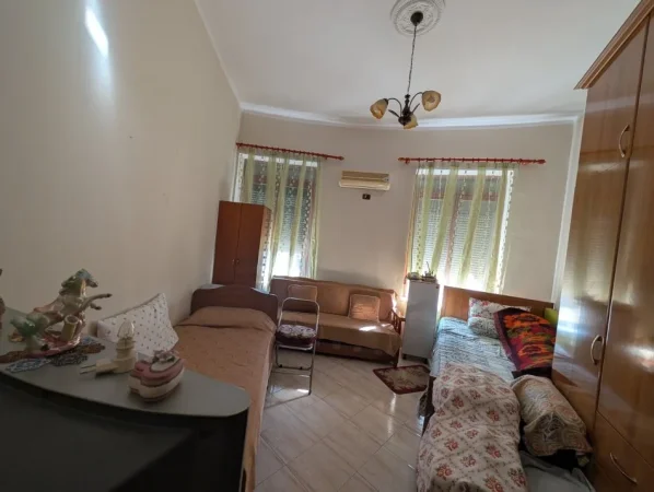 Tirane, jepet me qera apartament 3+1+Ballkon Kati 4, 95 m² 1.200 € (Bulevardi Gjergj Fishta)
