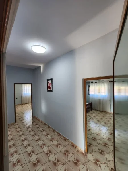 Tirane, jepet me qera apartament 2+1 Kati 4, 460 € 